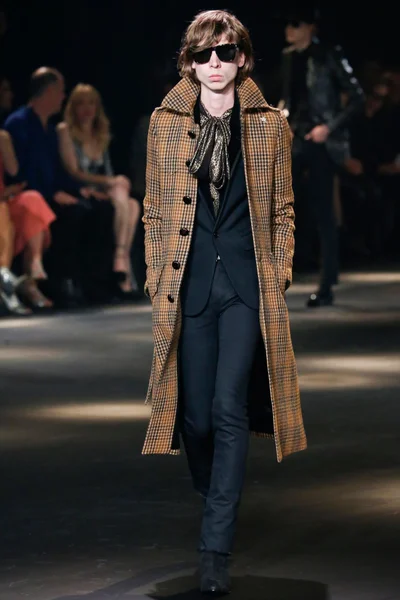 Look 64